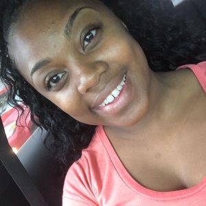 Meet your Posher, Denise